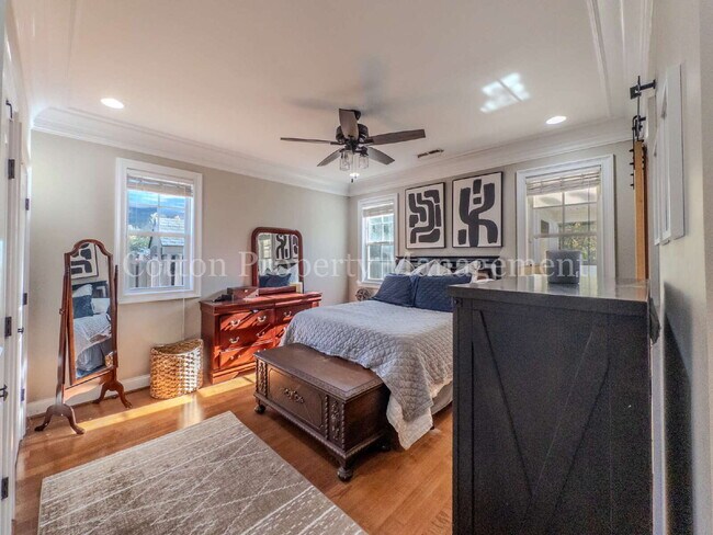 Building Photo - 102 Blossom Cir