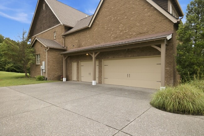 Building Photo - 3452 Stagecoach Dr