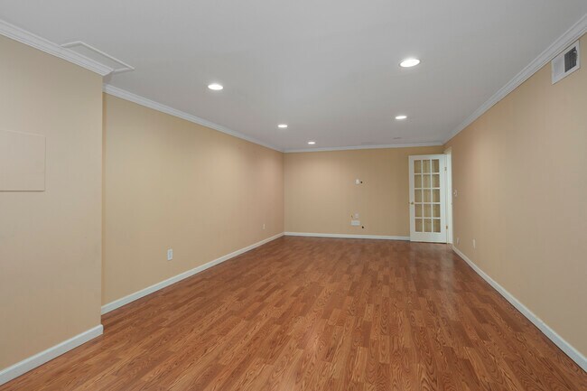 Building Photo - 40 Kennedy Ct