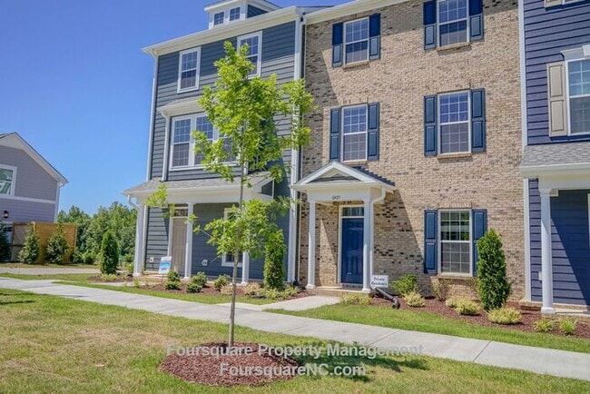 Building Photo - Townhome | First Floor Bonus Room | Single...