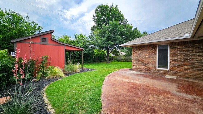 Building Photo - Inviting Home with Bonus Workshop Space!