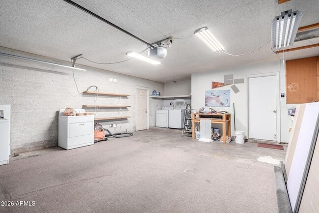 Building Photo - 2311 W Del Oro Cir