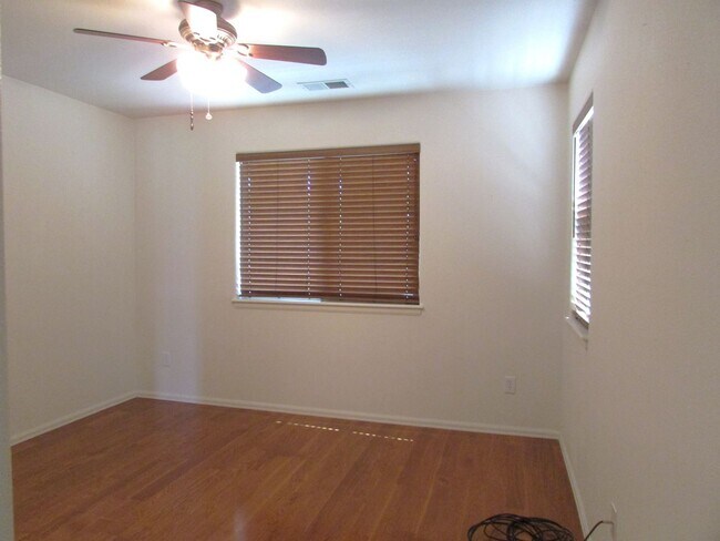 Building Photo - 2470 1/2 Brookwillow Loop