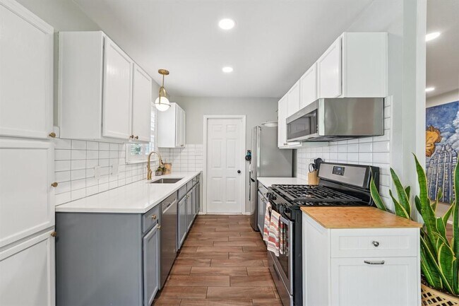 Building Photo - 1213 S Trace Dr