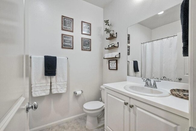 Building Photo - 2211 Solara Ln