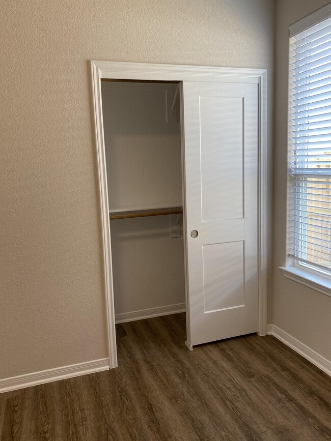 Building Photo - 808 Killam Dr