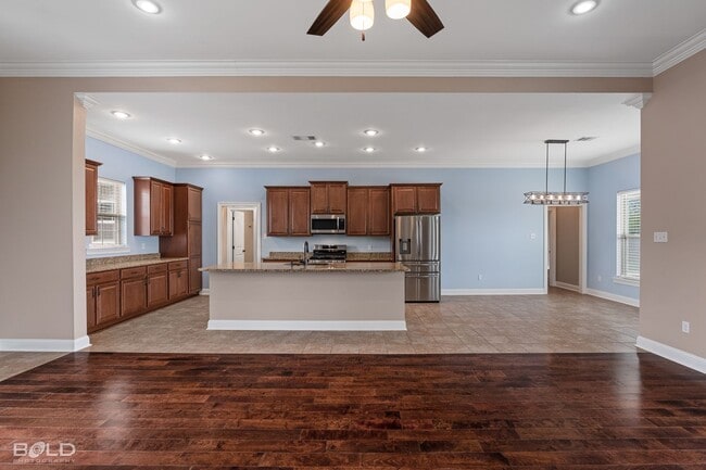 Building Photo - 3 Bedroom 2 Bath in Cypress Bend