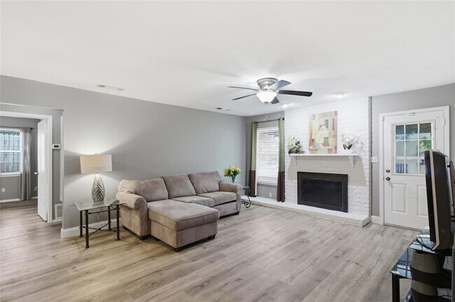Building Photo - 2410 Buttercup Cir