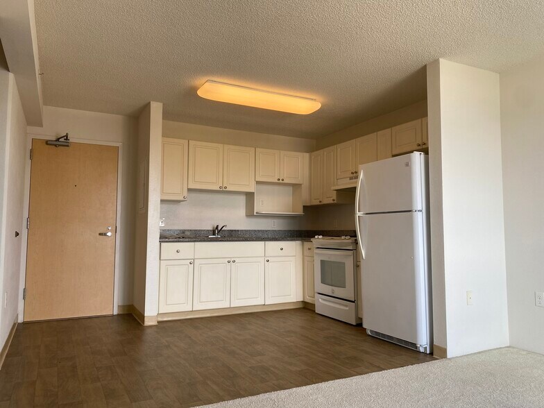 Kitchen - 801 South St