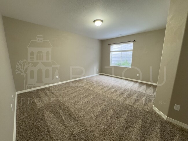 Building Photo - Large Well-Maintained Peyton Home