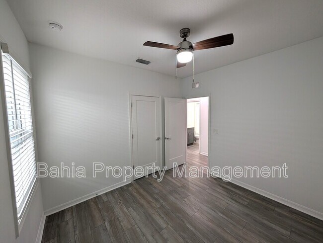 Building Photo - 1707 E Columbus Dr