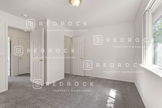 Building Photo - 4920 N Orchid Ln