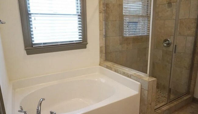 Building Photo - 1719 Creekside Dr