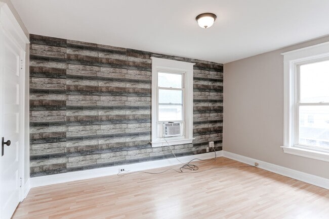 Building Photo - Four bedroom, two bathroom home