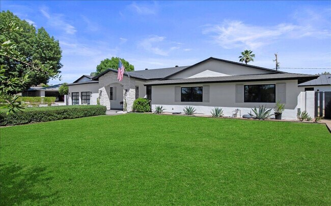 Building Photo - 3631 N 54th Ct