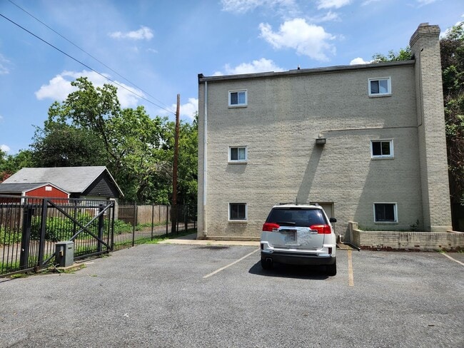 Building Photo - 244 60th St NE