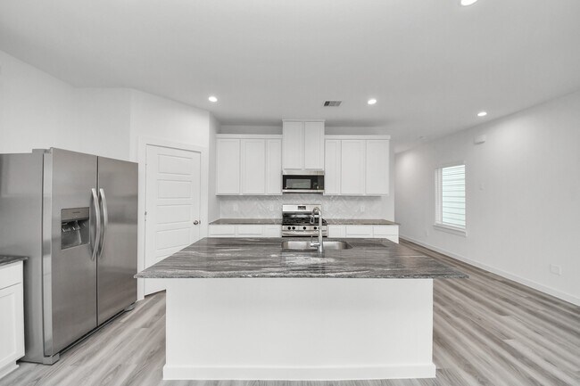 Building Photo - 10327 Sylvan Wds Trl