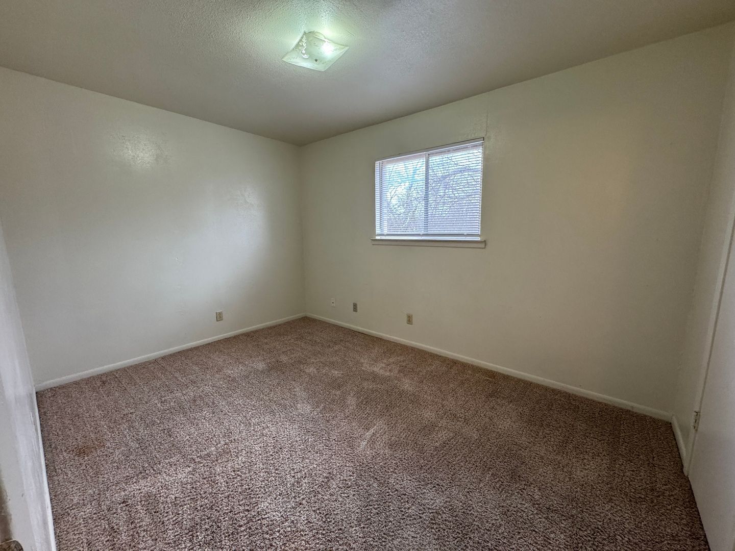 Building Photo - 228 Hold St