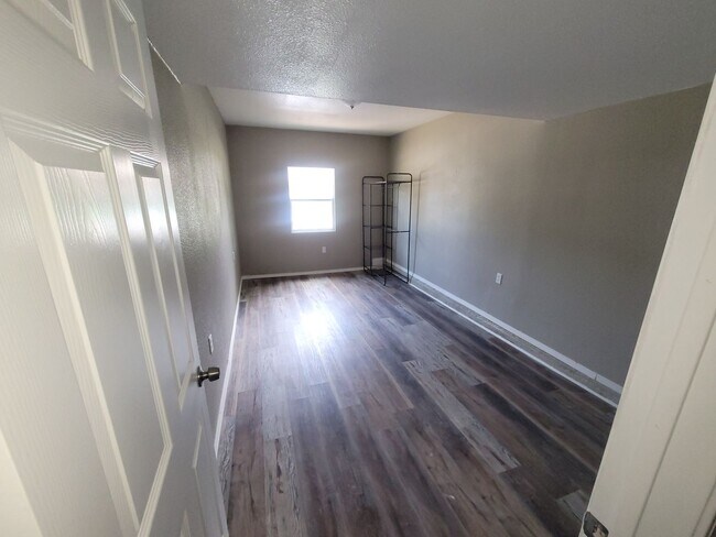 Building Photo - 4904 NW 29th St