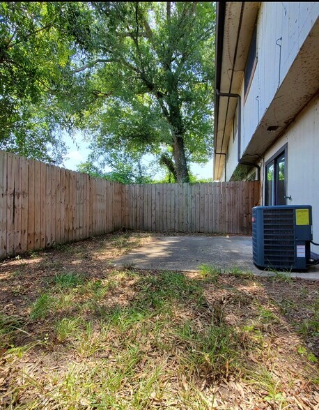 Building Photo - 7455 Calder Ave