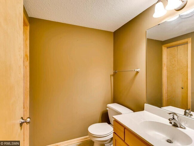 Building Photo - 790 Parkside Ln