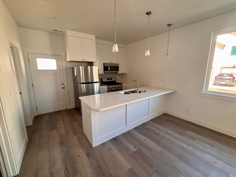 Building Photo - 1549 Tyram Grv