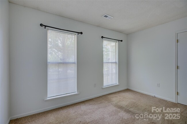 Building Photo - 405 N Summit Ave