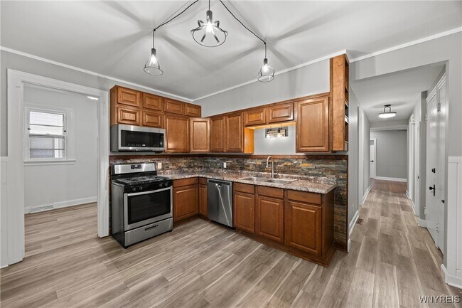 Building Photo - 522 W Ferry St