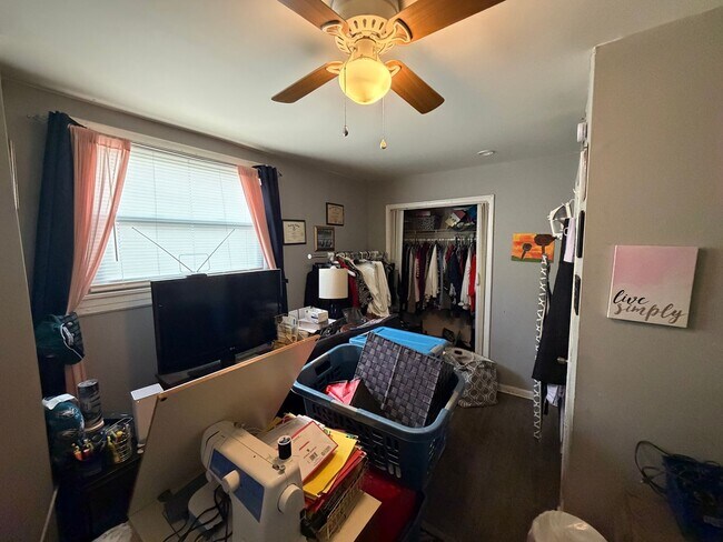 Building Photo - 3212 Barton Ave