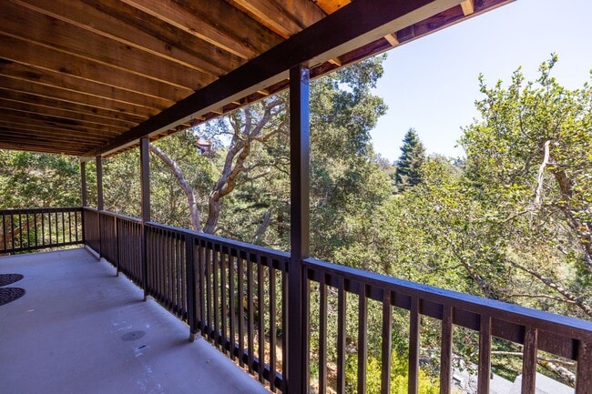 Building Photo - Beautiful Home in the Oakland Hills with v...