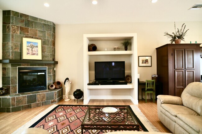 Building Photo - Mountain and City Views from this Furnishe...
