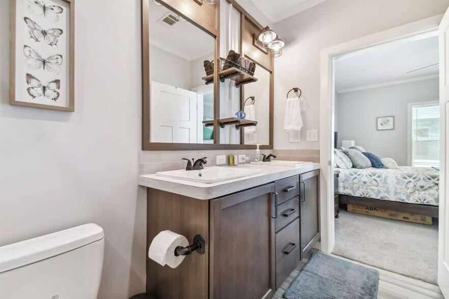 Building Photo - 10030 Sterling Ave