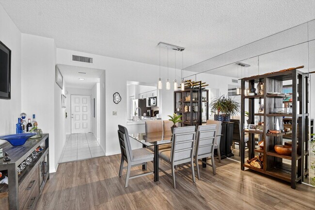 Building Photo - 6193 Pointe Regal Cir