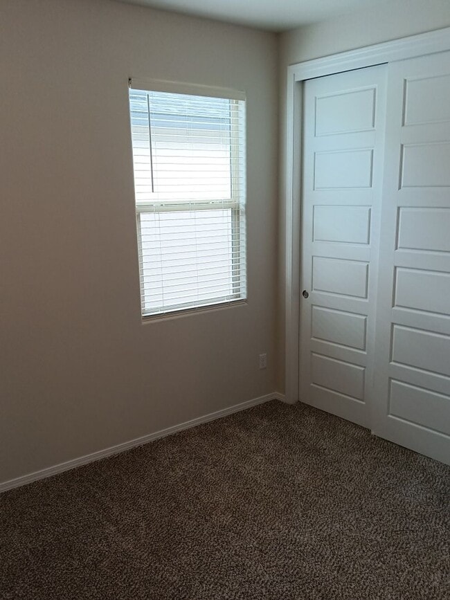 Building Photo - Beautiful 3 bedroom, 2 bathroom home in Ri...