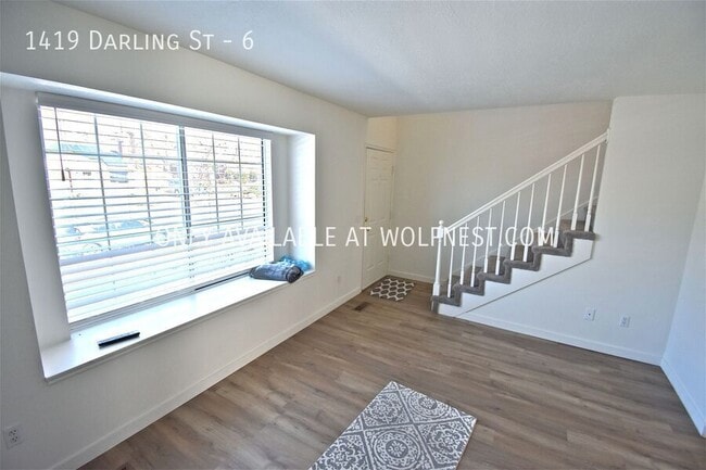 Building Photo - Stunning 3 Bed Ogden Townhome! No Deposit ...