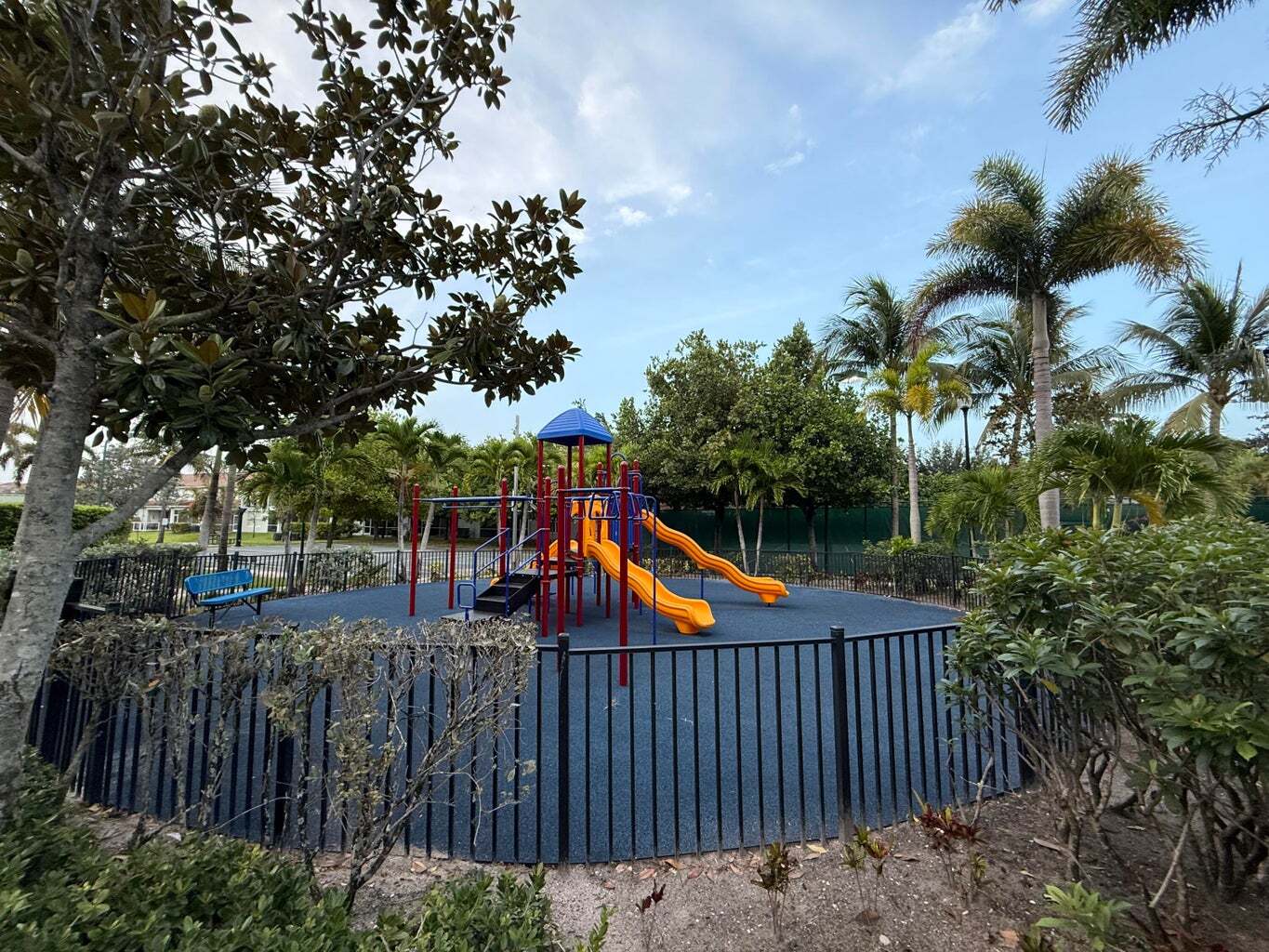 Building Photo - 2136 Oakmont Dr
