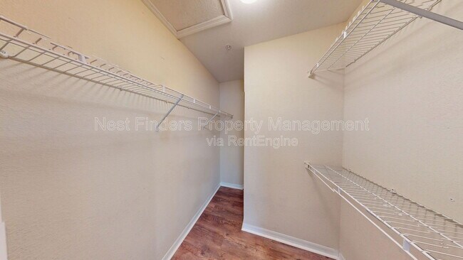 Building Photo - 7800 Point Meadows Dr