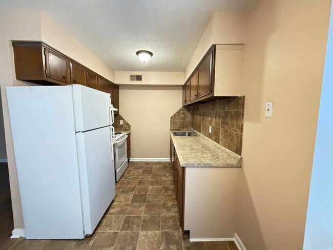 Building Photo - 4401 Landside Dr