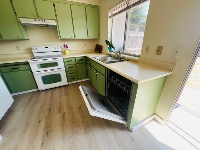 Building Photo - 405 Sailfish Dr