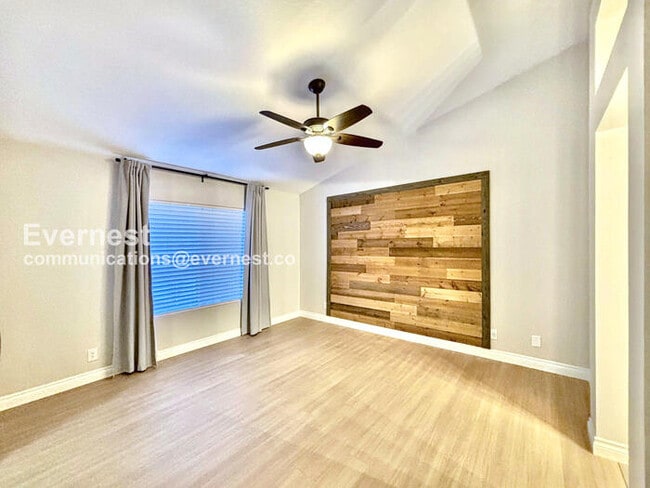 Building Photo - 9 Vía Espiritu