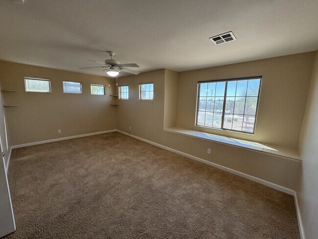 Building Photo - Gilbert Four Bedroom