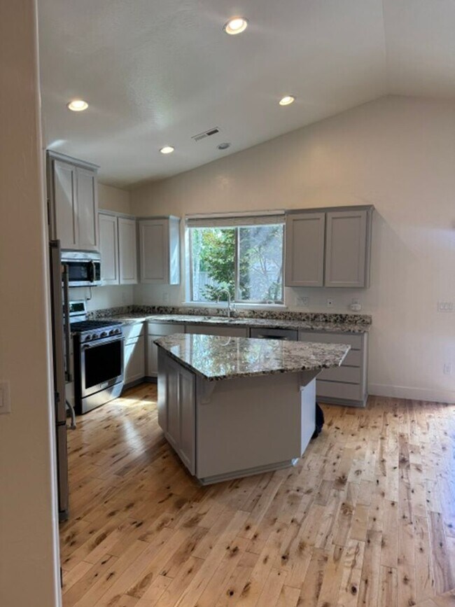 Building Photo - 2435 Bridgewater Way