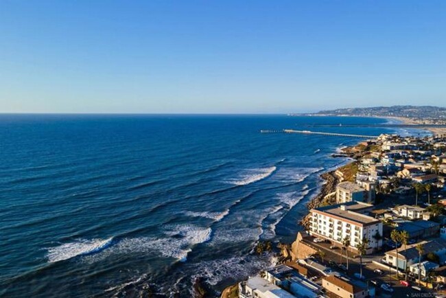 Building Photo - LUXURY OCEAN FRONT 3 BEDROOM