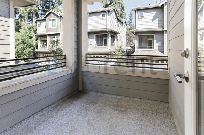 Building Photo - Unit B