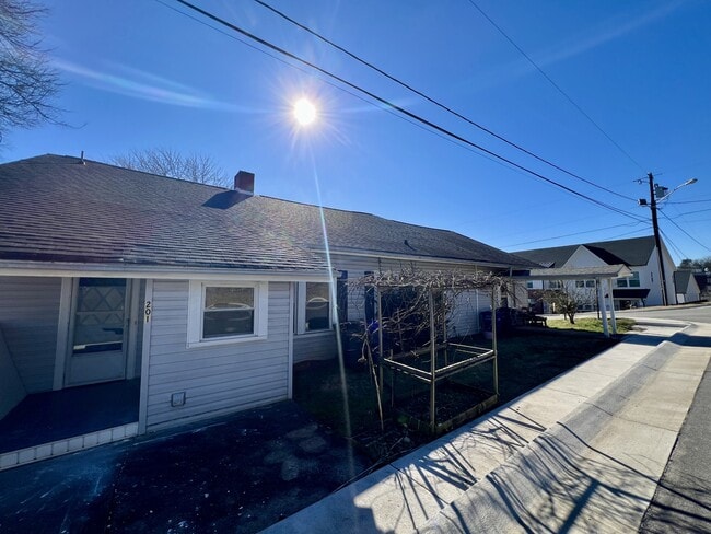 Building Photo - 201 E Cowles St