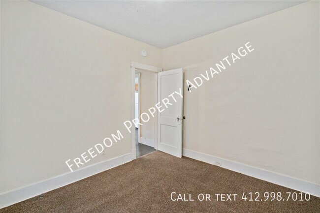 Building Photo - 2451 Wedgemere St