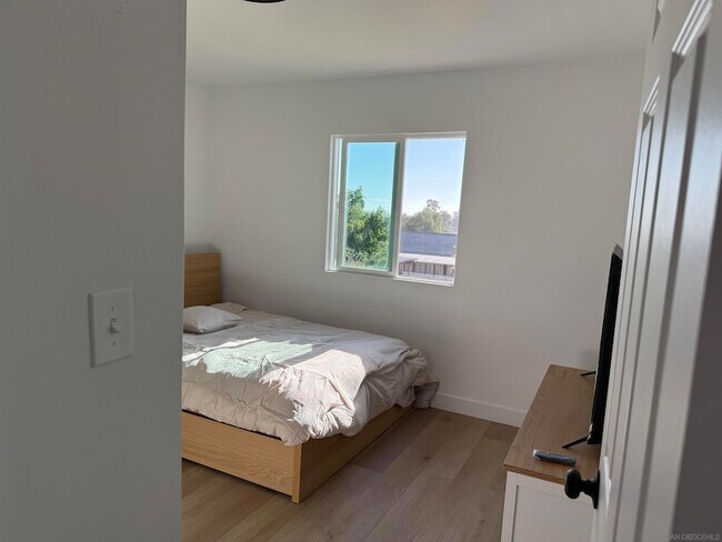 Building Photo - 664 Carefree Dr
