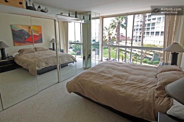 Building Photo - 1710 Avenida del Mundo