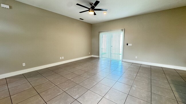 Building Photo - Beautiful 4 Br/2 Ba Home in Poinciana!!