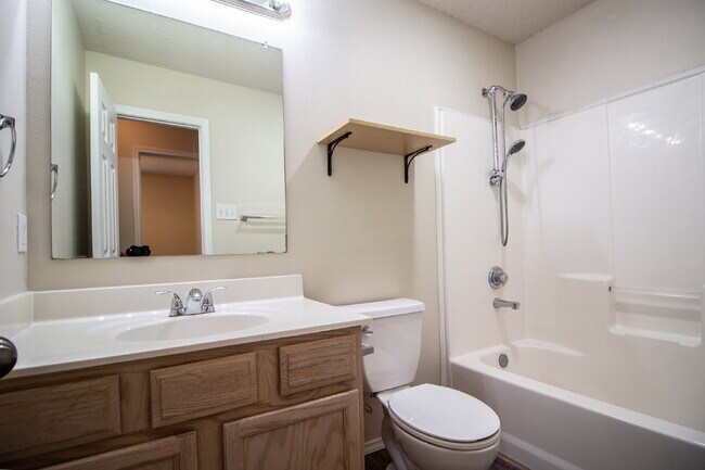 Building Photo - "Charming 3-Bed, 2-Bath Home!"